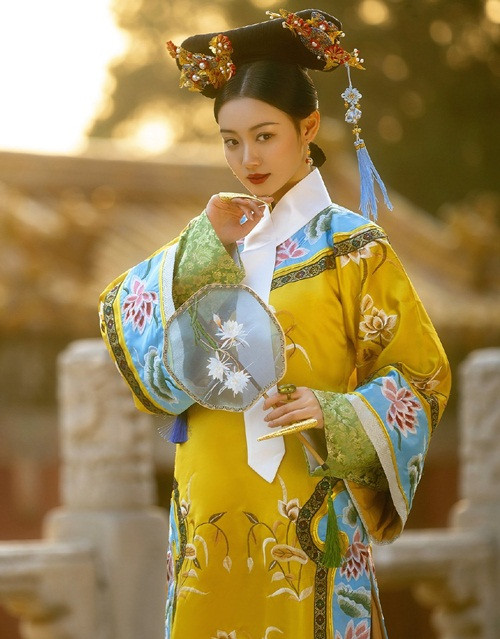 Bi an cong chua nha Thanh cu den Mong Co lam the thiep la tuyet ton tuyet tu