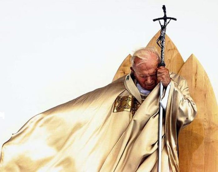  12. Đức hồng y giáo chủ thiên chúa giáo John WU Cheng-Chung dự đoán chính xác ngày chết của mình: Đức Hồng y giáo chủ John Wu đã qua đời vào lúc 6:00 ngày 23/9/2002 tại Bệnh viện Queen Mary, ông ra đi ở tuổi 77. Wu Cheng Chung mắc chứng ung thư tủy xương. Linh mục Trần Tử Ân đã nghỉ hưu chủ trì Thánh lễ đã tiết lộ một sự việc về Đức Hồng Y Hồ khi ngài còn sống.