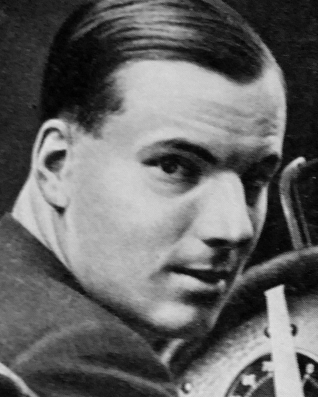 Tay dua F1 huyen thoai nuoc Anh chay dua voi danh vong sau khi gap Hitler-Hinh-2