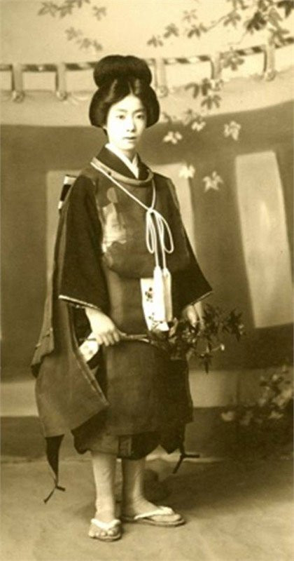 10 tap tuc ky la va ghe ron nhat the gioi