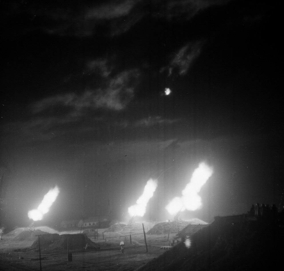 12 ngay dem chien thang Dien Bien Phu tren khong... tin tuong 15 ngay chong, thang Covid-19-Hinh-3