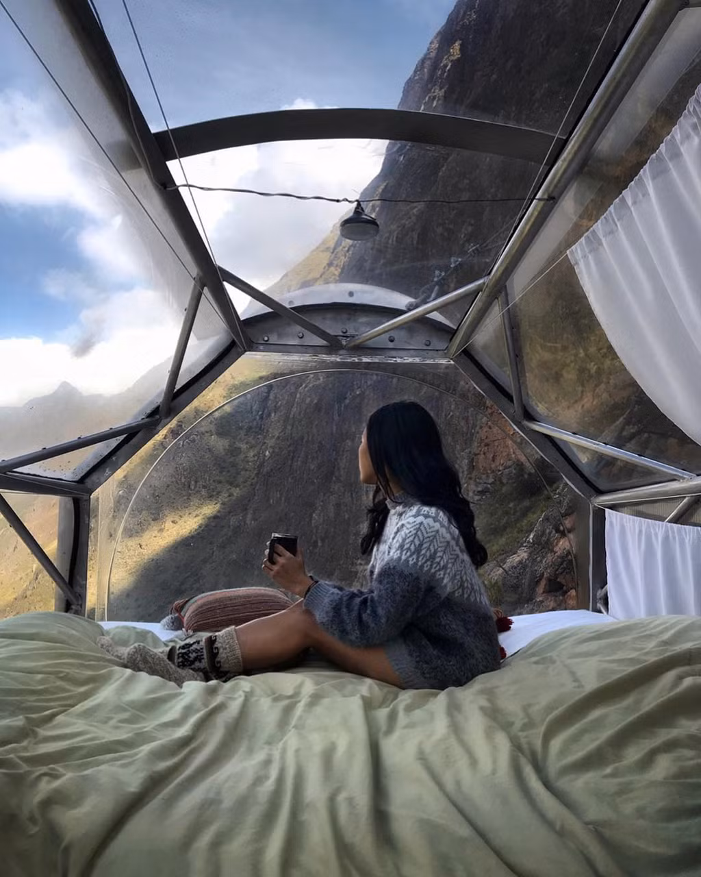 Thach thuc long can dam voi khach san lo lung tren nui-Hinh-8