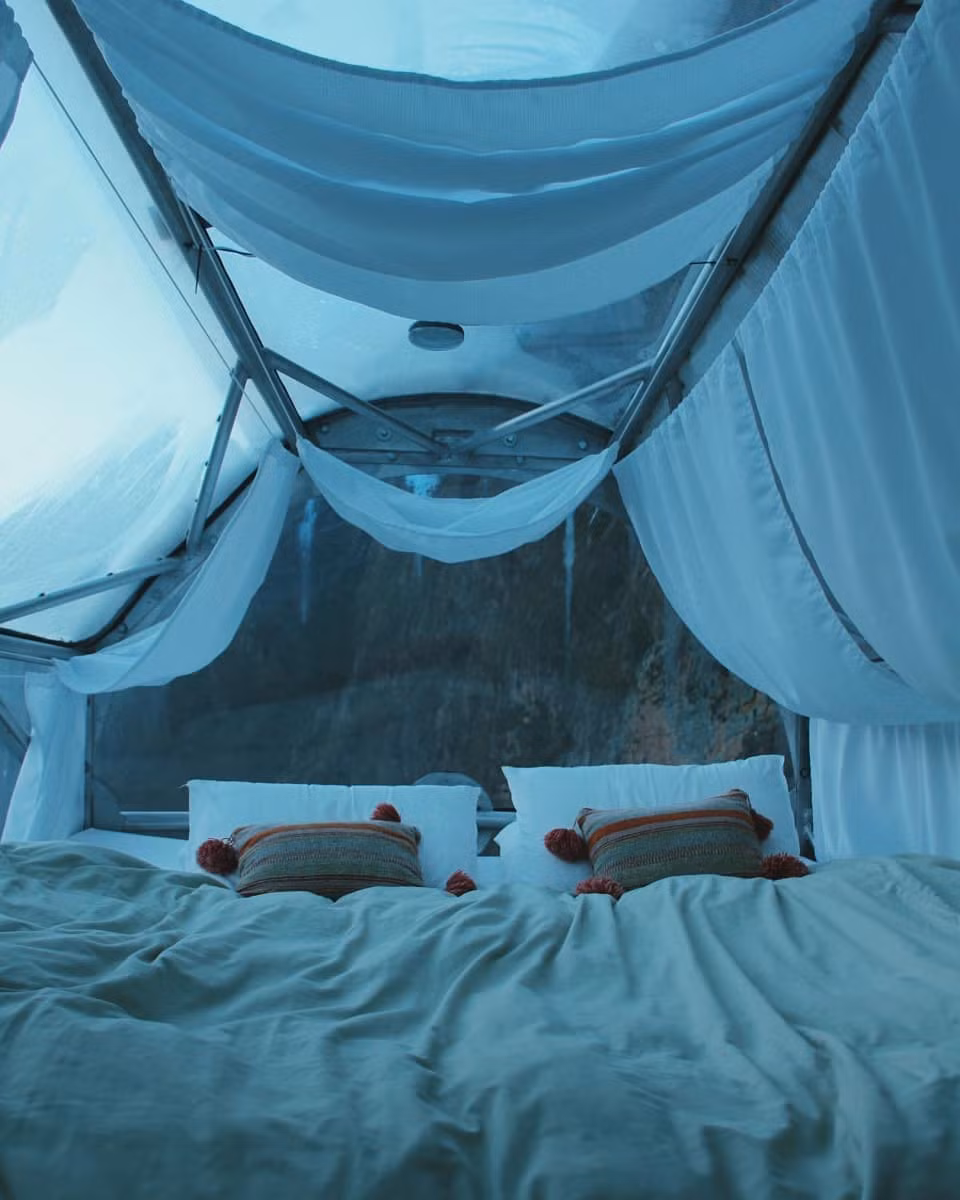 Thach thuc long can dam voi khach san lo lung tren nui-Hinh-12