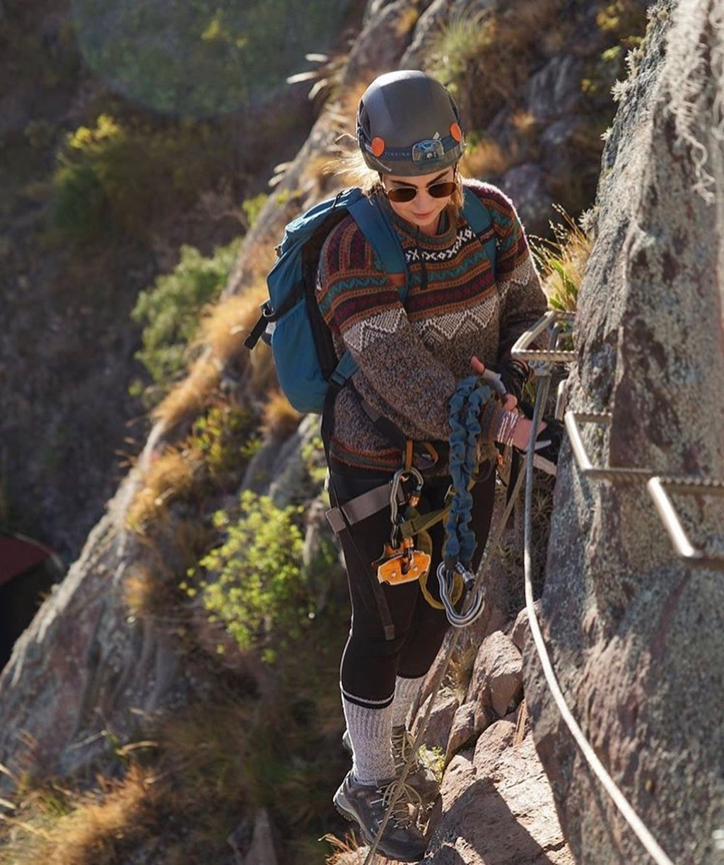 Thach thuc long can dam voi khach san lo lung tren nui-Hinh-7