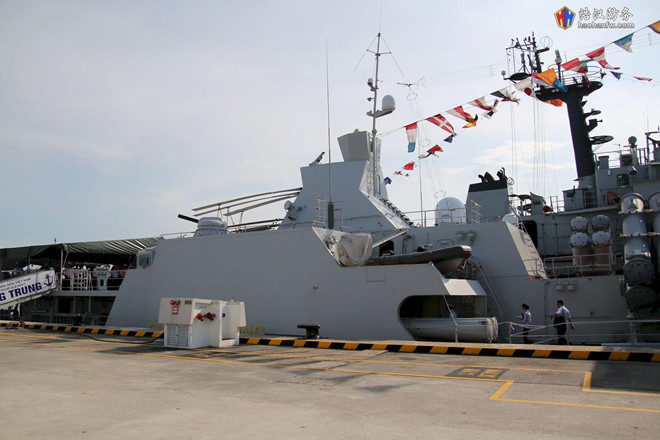 Một điểm khác biệt trên tàu Quang Trung so với 2 tàu Đinh Tiên Hoàng và Lý Thái Tổ là được bổ sung 4 ống phóng ngư lôi 533 mm ở hai bên mạn tàu. Việc bổ sung thêm ngư lôi giúp hoàn thiện năng lực tác chiến của tàu, đồng thời nâng cao năng lực tác chiến chống ngầm cho Hải quân Nhân dân Việt Nam. Ảnh: Haohanfw/Military Armed Force.