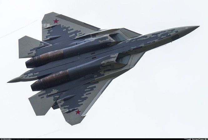 Su-57 được thiết kế để thay thế những chiếc MiG-29 Fulcrum và Su-27 Flanker biên chế trong các lực lượng vũ trang Liên bang Nga.