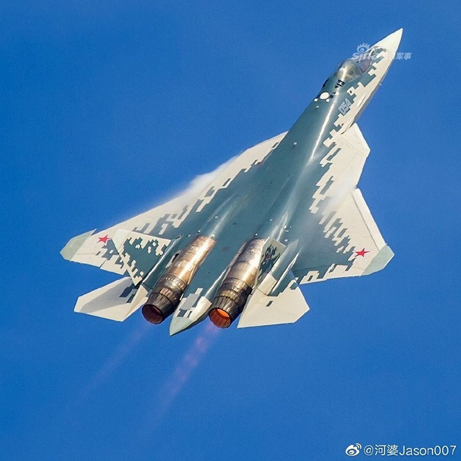 Đại diện Rostec, tập đoàn nhà nước nắm phần lớn cổ phần tại các hãng sản xuất vũ khí Nga, cho biết dự án Su-57 phiên bản xuất khẩu đã được trình lên chính phủ hồi cuối tháng 3 năm nay.