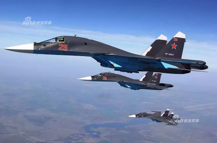 Tìm hiểu kĩ hơn, hóa ra màu sơn mới của máy bay F/A-18 giống hệt sơn ngụy trang máy bay tiêm kích – bom Su-34. Nguồn ảnh: Sina