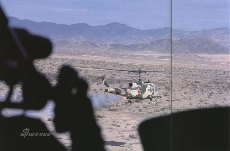 UH-1 bắn rocket. Nguồn ảnh: Sina