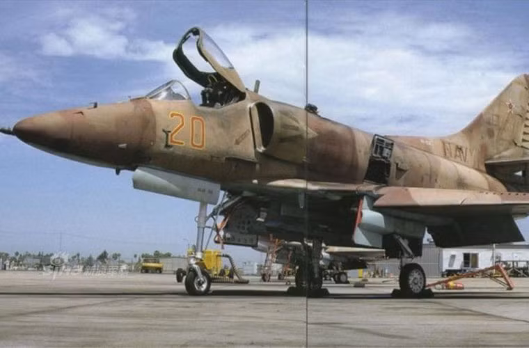 Thời kỳ đầu, lực lượng này chủ yếu sử dụng các máy bay cường kích A-4 Skyhawk đóng giả các máy bay MiG-17 của KQND Việt Nam phục vụ việc huấn luyện phi công Mỹ đối kháng. Nguồn ảnh: Sina