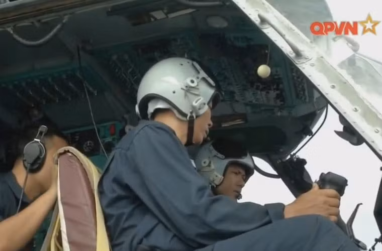 “Sát thủ săn ngầm” này có tính năng kỹ chiến thuật đa năng, có khả năng tìm và tiêu diệt tàu ngầm với ba phương án khác nhau bằng các thiết bị hiện đại nhất hiện nay ở độ sâu gấp ba lần độ sâu hoạt động của tàu ngầm. Nguồn ảnh: Kênh Quốc phòng Việt Nam