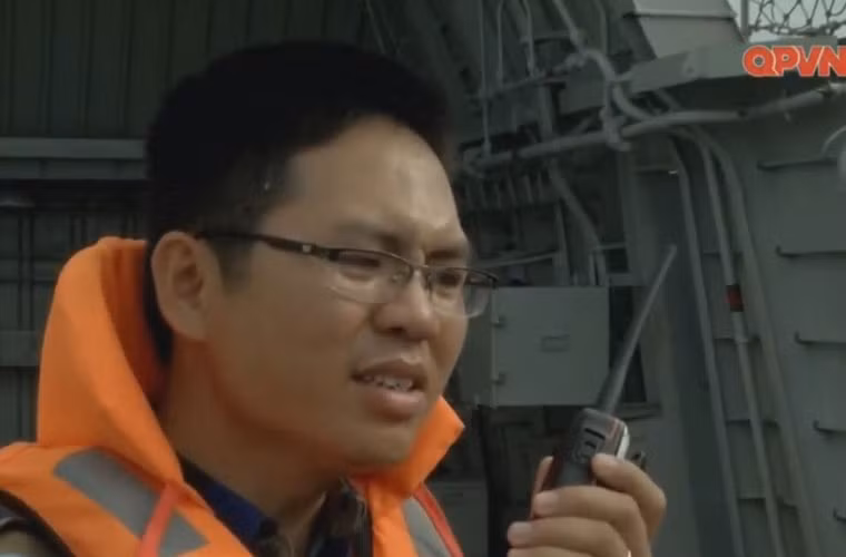 Đương nhiên, hangar này không có cửa và sẽ chỉ che được một phần máy bay khỏi mưa gió. Nguồn ảnh: Kênh Quốc phòng Việt Nam