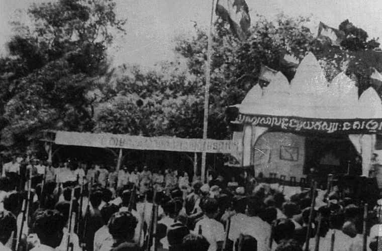 Nhân dân Campuchia vui mừng đón chào chiến thắng.