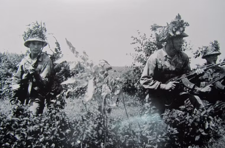 Trung đoàn 66 - Sư đoàn 304 truy kích địch ở Kô Công - Campuchia, 1977.