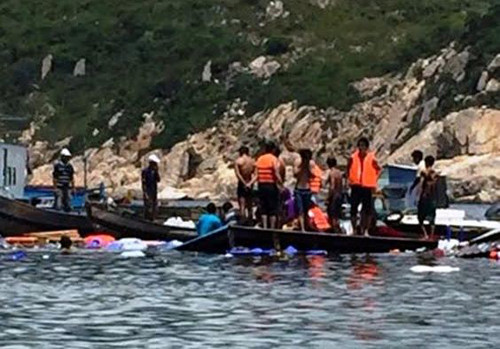 Sap be noi tren vinh Vinh Hy, hon 300 nguoi roi xuong bien-Hinh-5