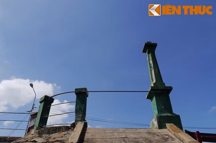 Trụ đèn, lan can...cầu Nhị Thiên Đường 1 xây dựng từ năm 1925 cùng một số chi tiết sẽ được khôi phục khi xây cầu mới.