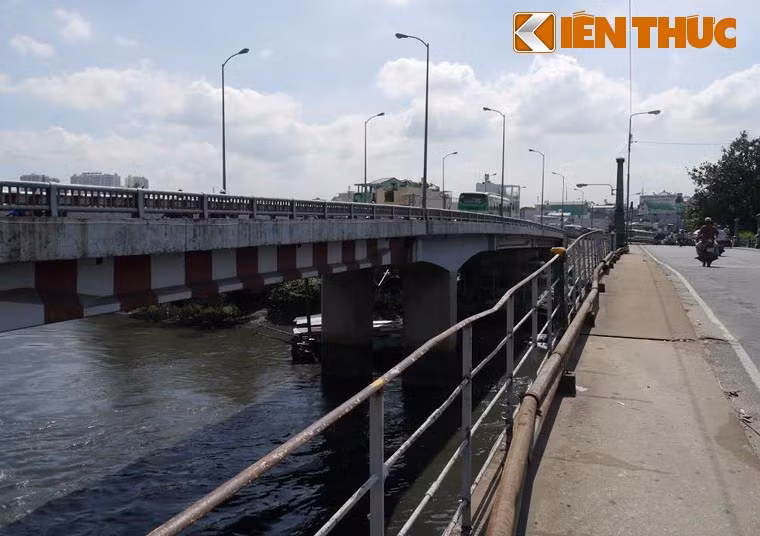 Năm 2003, khi xe cộ lưu thông qua đây quá nhiều và cầu Nhị Thiên Đường trong tình trạng xuống cấp, thành phố đã cho xây dựng thêm 1 cây cầu mới song song với cầu cũ. Từ đó, cầu cũ có tên là Nhị Thiên Đường 1, còn cầu mới là Nhị Thiên Đường 2.