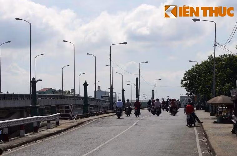 Tuy nhiên, qua nghiên cứu đánh giá, sở GTVT TP cho rằng phương án sửa chữa cầu Nhị Thiên Đường 1 chưa chứng minh được tuổi thọ của cầu, hiệu quả kinh tế, yếu tố mỹ quan công trình và tiềm ẩn nhiều rủi ro nên đã trình phương án đề xuất phá bỏ cầu Nhị Thiên Đường 1 để xây cầu mới với tổng mức đầu tư khoảng 163 tỷ đồng. 