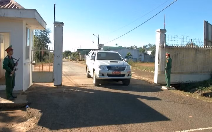 Chủ yếu các phương tiện quân đội mới được vào hiện trường vụ nổ.