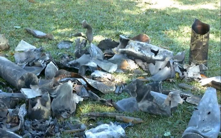 Những phần còn lại của các đạn đã nổ trong đêm 10/1.