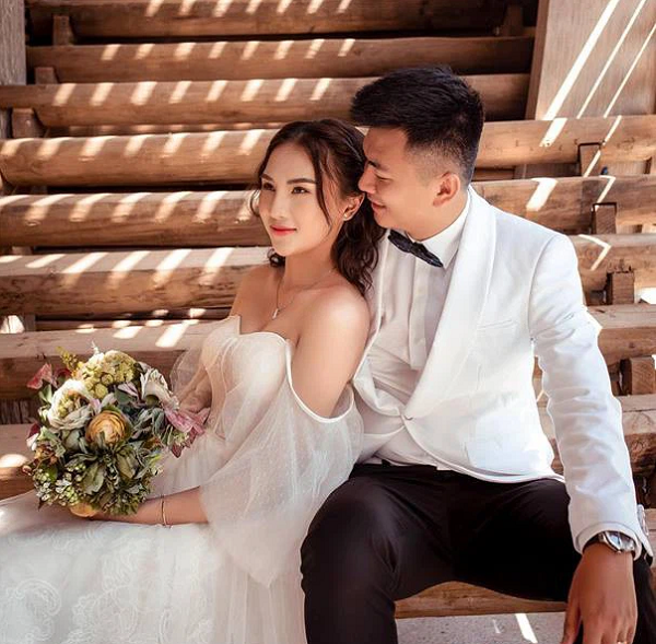 Mặc dù có khoảng thời gian sinh viên rực rỡ và con đường sự nghiệp rộng mở nhưng khác với rất nhiều cô gái, Phương Anh chọn lập gia đình sớm.