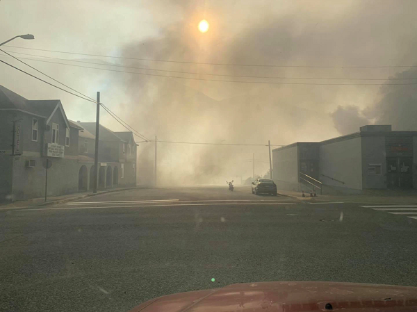 Hiện tượng "vòm nhiệt" đẩy nhiệt độ tăng lên gần 50 độ C ở Canada, khiến hàng trăm người thiệt mạng vì sốc nhiệt, đường dây điện bị nóng chảy, mặt đường nứt toác và thổi bùng các đám cháy rừng.