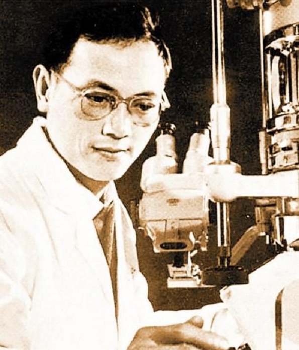 Trong khoảng năm 1957 đến năm 1962, di chỉ của một thành cổ tại Lop Nor (Tân Cương, Trung Quốc) được phát hiện, nhiều thanh niên đã tới đây để tìm kiếm cổ vật, nhưng sau đó không rõ chuyện gì đã xảy ra khiến tất cả những người này không chết thì cũng bị điên.