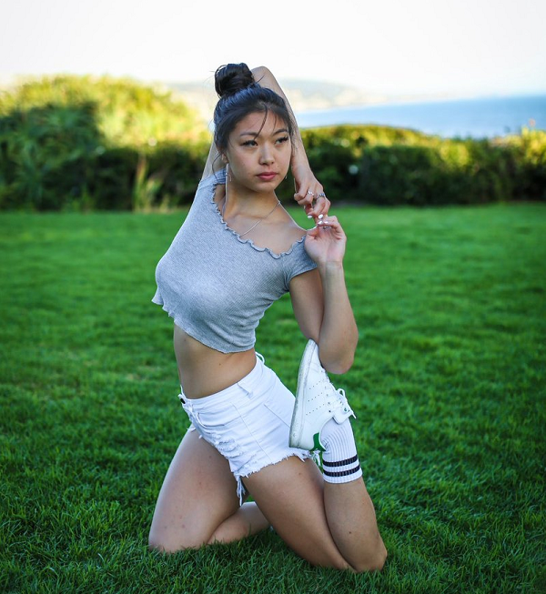 Phong cách thời trang này khiến nữ golf thủ Isabelle Shee gặp khá nhiều khó khăn khi tham dự các giải đấu chuyên nghiệp có quy định trang phục thi đấu.