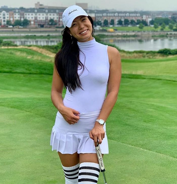 Nữ golf thủ cũng kết thúc sự nghiệp golf chuyên nghiệp vào năm 2017 vì không được những Câu lạc bộ khác chào đón.