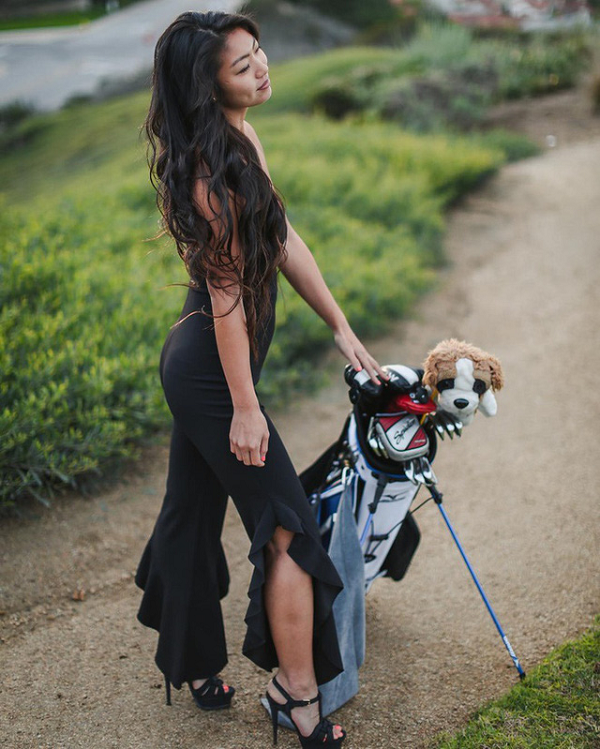 Từ những tranh cãi về trang phục, Shee trở thành cái tên “hút follow” trên mạng xã hội và các đoạn video đánh golf của cô luôn thu hút hàng nghìn lượt xem, chia sẻ.