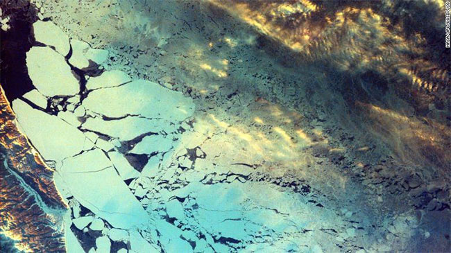 Ngoài khơi đảo Sakhalin Nga được chụp từ EarthKAM của NASA.