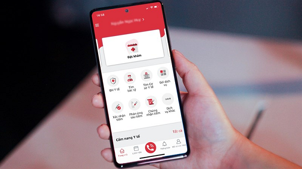 Tuy nhiên, sau khi triển khai, nhiều người dùng cho biết dù đã tiêm chủng được vài ngày nhưng trên hệ thống vẫn hiển thị chưa tiêm. Thậm chí, có những người tiêm muộn hơn nhưng đã có chứng nhận trên ứng dụng.
