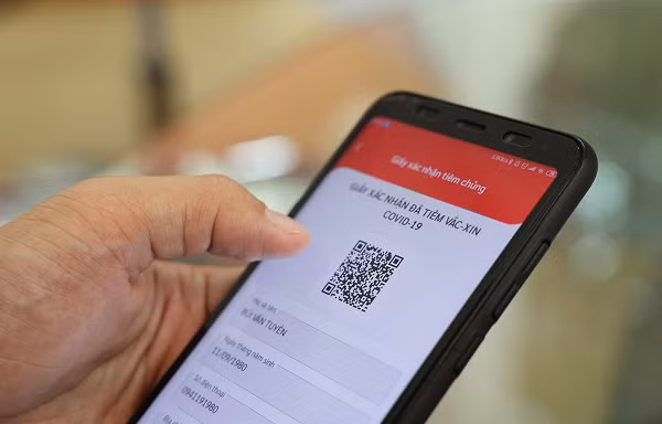 Vừa qua, Bộ Y tế cho biết người dân từ 18 tuổi trở lên có thể đăng ký tiêm phòng vắc xin COVID-19 cho cá nhân qua Cổng thông tin tiêm chủng COVID-19.