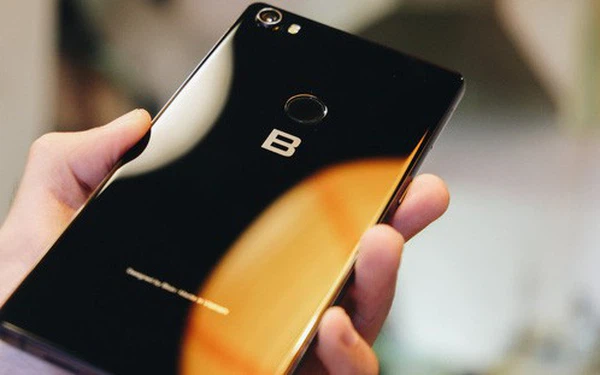 Hiện tại, BKAV vẫn chưa công bố thời điểm ra mắt Bphone 5. Tuy nhiên hai mẫu Bphone chủ lực của BKAV là Bphone B86 và Bphone B86s đã lâm vào tình trạng "hết hàng" nên có thể Bphone 5 sẽ sớm ra mắt trong thời gian tới.