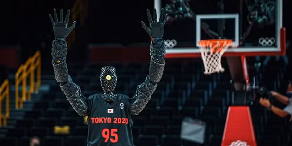 Từ vạch ném phạt, vạch ba điểm cho đến cả vạch giữa sân, vận động viên đặc biệt của Nhật Bản đều thực hiện thành công một cách hoàn hảo đúng như những gì được thiết kế.