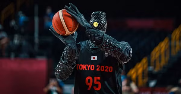 Để tăng thêm tính hấp dẫn của trận đấu, ban tổ chức của Olympic 2020 đã mang đến trận đấu này chú robot có tên gọi CUE, chiều cao 2,08m có một biệt tài ném bóng rổ.