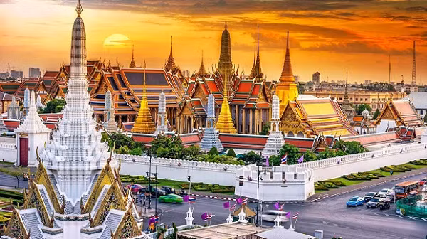 "Krung Thep Mahanakhon Amon Rattanakosin Mahinthara Ayuthaya Mahadilok Phop Noppharat Ratchathani Burirom Udomratchaniwet Mahasathan Amon Piman Awatan Sathit Sakkathattiya Witsanukam Prasit" là tên đầy đủ của thủ đô Bangkok, Thái Lan.