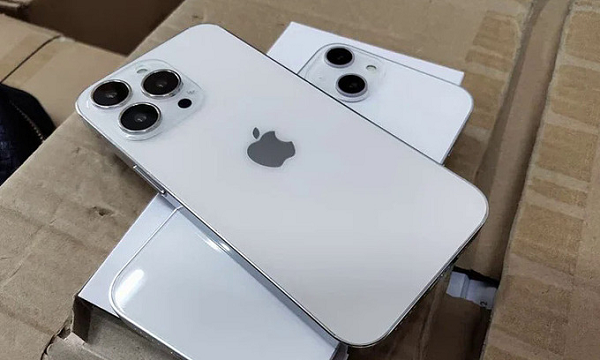 Một số báo cáo khác cho thấy, iPhone 13 Series sẽ có dung lượng pin lớn nhất trong các dòng iPhone tính đến thời điểm này. Dự kiến iPhone 13 Pro Max sẽ có viên pin 4.352 mAh, iPhone 13 và iPhone 13 Pro sẽ có viên pin 3.095 mAh. Còn iPhone 13 mini có thể có viên pin 2.406 mAh.