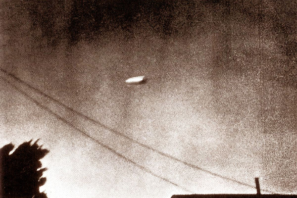 Công cụ có tên “Bộ tính toán Vận tốc UFO” giúp tính vận tốc của UFO bằng cách áp dụng các nguyên tắc kỹ thuật và hàng không. Tuy nhiên, với công nghệ hiện nay của chúng ta, không thể tái hiện lại được hết các đặc tính của UFO.