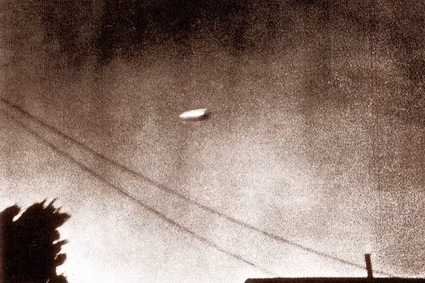 Công cụ có tên “Bộ tính toán Vận tốc UFO” giúp tính vận tốc của UFO bằng cách áp dụng các nguyên tắc kỹ thuật và hàng không. Tuy nhiên, với công nghệ hiện nay của chúng ta, không thể tái hiện lại được hết các đặc tính của UFO.