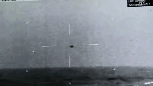 Rất nhiều vụ binh sĩ Mỹ bắt gặp UFO đã xảy ra và bị rò rỉ, xuất hiện trên Internet trong suốt nhiều năm qua. UFO xuất hiện khá nổi bật do hình dáng kỳ dị, có “ánh sáng bao quanh” và lối di chuyển dường như đi ngược lại các định luật vật lý.