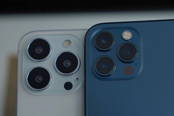 Các mô hình giả cho thấy, iPhone 13 sẽ có khay SIM được sắp xếp lại, dịch chuyển một chút trên các kiểu máy khác và thay đổi nhỏ về vị trí của các nút âm lượng.