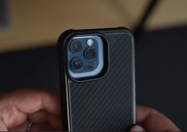 Người dùng có thể sẽ phân vân khi rút ví, xuống tiền để tậu máy nếu đây là thiết kế thật sự của iPhone 13. Ngoài những thay đổi trên, iPhone 13 dự kiến sẽ được trang bị vi xử lý A15 Bionic, sản xuất trên tiến trình 5nm+ của TSMC và tích hợp modem 5G với tốc độ nhanh hơn.