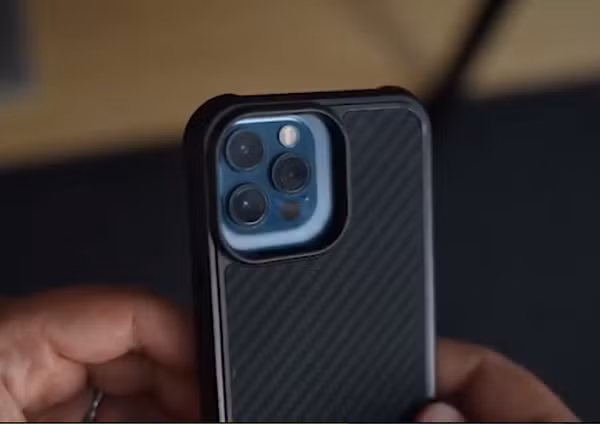 Người dùng có thể sẽ phân vân khi rút ví, xuống tiền để tậu máy nếu đây là thiết kế thật sự của iPhone 13. Ngoài những thay đổi trên, iPhone 13 dự kiến sẽ được trang bị vi xử lý A15 Bionic, sản xuất trên tiến trình 5nm+ của TSMC và tích hợp modem 5G với tốc độ nhanh hơn.