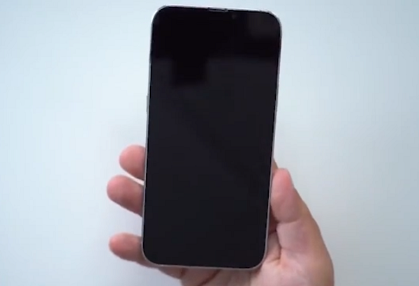 Toàn bộ dòng iPhone 13 được cho là sẽ có cảm biến chính lớn hơn, và đó cũng là lý do tại sao Apple sử dụng thiết kế camera chéo.