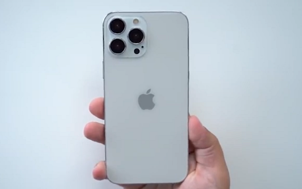 Từ các dòng iPhone trước, mô hình giả thường chính xác nhất và là đại diện đáng tin cậy trước thềm ra mắt. Tuy nhiên vẫn có một số điều chỉnh và thay đổi thiết kế có thể xuất hiện trên sản phẩm chính thức.