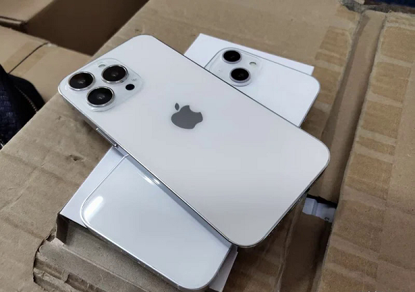 Đặc biệt iPhone 13 mini sẽ có dung lượng pin 2.406 mAh, cao hơn pin của iPhone 12 mini có dung lượng 2.227 mAh.