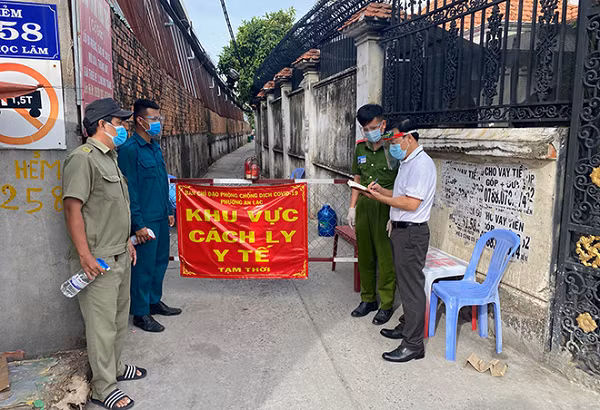 Khi tru so Cong an phuong nam giua tam dich-Hinh-2