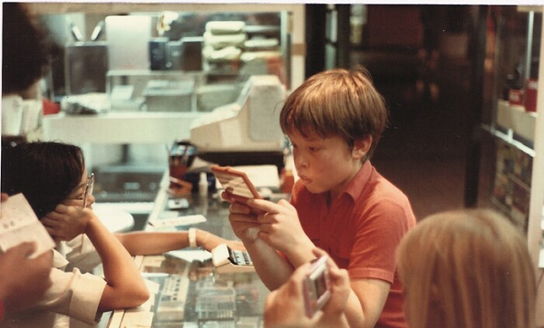 Elon Musk từng cho rằng: "Để biến sao Hỏa thành Trái Đất", Elon Musk cho biết, "Chúng ta cần khiến nó ấm lên". Khi được yêu cầu giải thích rõ hơn, Elon Musk cho biết, "Có nhiều cách để làm điều này. Cách nhanh nhất là thả bom hạt nhân vào hai cực của sao Hỏa".