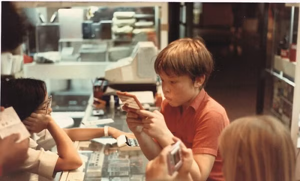 Elon Musk từng cho rằng: "Để biến sao Hỏa thành Trái Đất", Elon Musk cho biết, "Chúng ta cần khiến nó ấm lên". Khi được yêu cầu giải thích rõ hơn, Elon Musk cho biết, "Có nhiều cách để làm điều này. Cách nhanh nhất là thả bom hạt nhân vào hai cực của sao Hỏa".